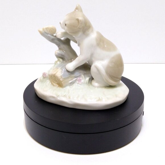 Porcelain Cat Climbing Tree Figurine 1970s Vintage RARE Hard To Find Collectible - Picture 2 of 10